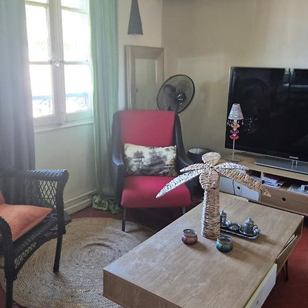 Apartament Un Nid Sur Les Toits Face Au Palais Des Papes Awinion Zewnętrze zdjęcie