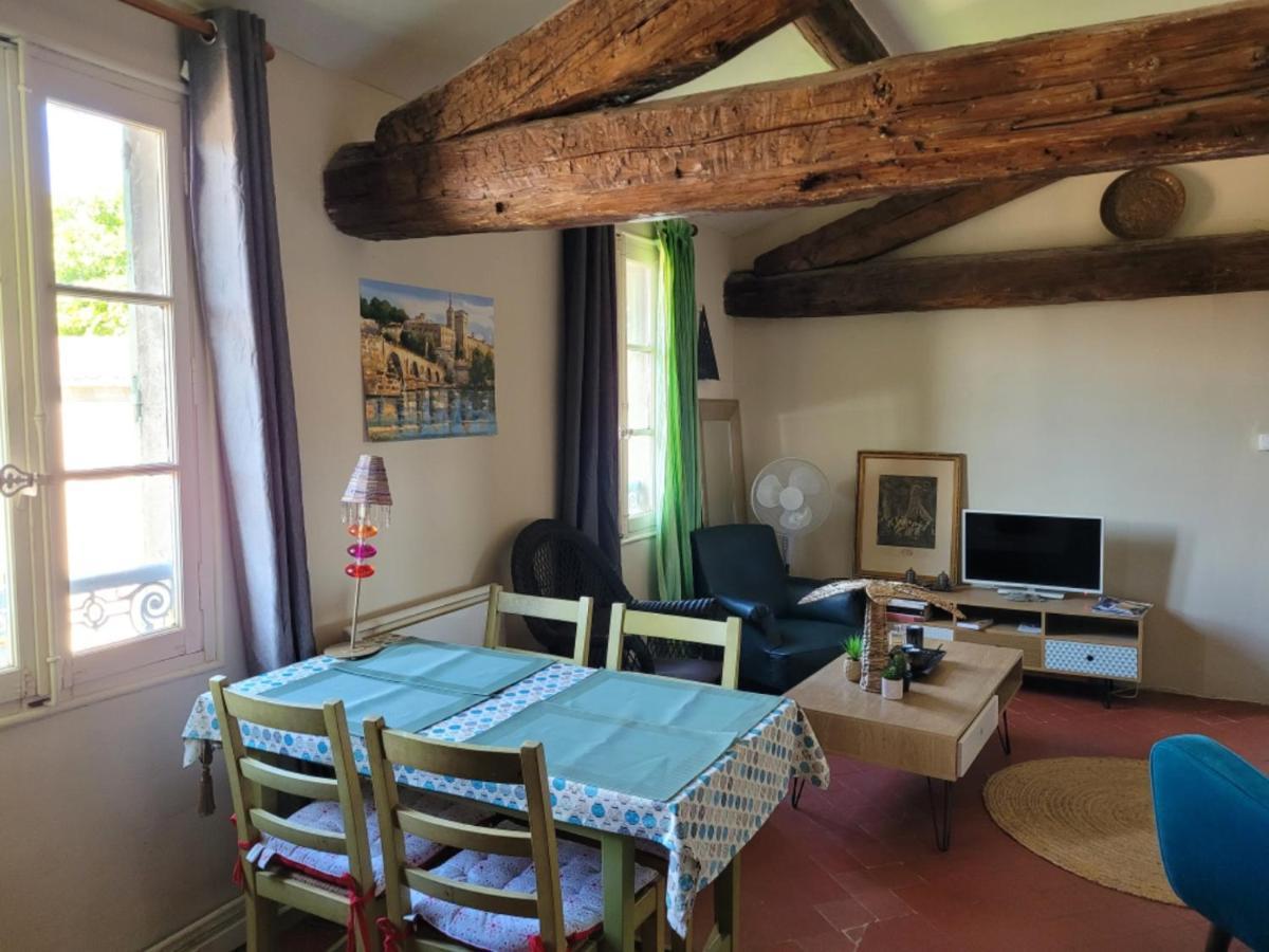 Apartament Un Nid Sur Les Toits Face Au Palais Des Papes Awinion Zewnętrze zdjęcie