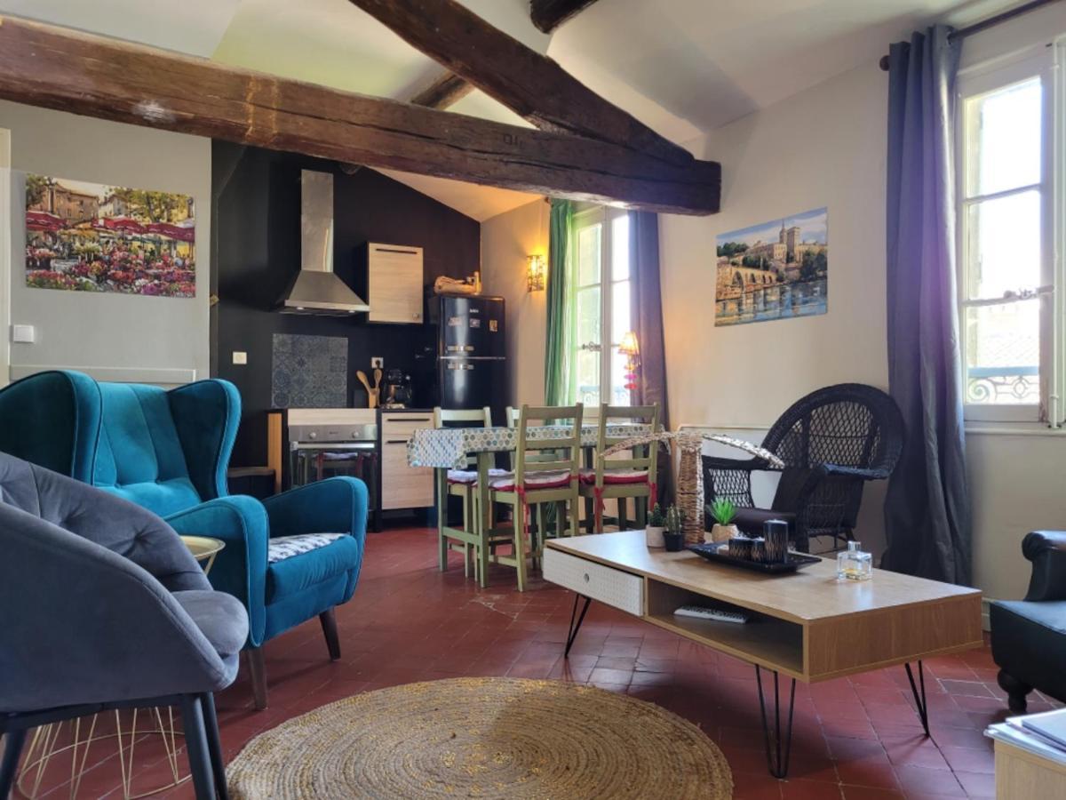 Apartament Un Nid Sur Les Toits Face Au Palais Des Papes Awinion Zewnętrze zdjęcie