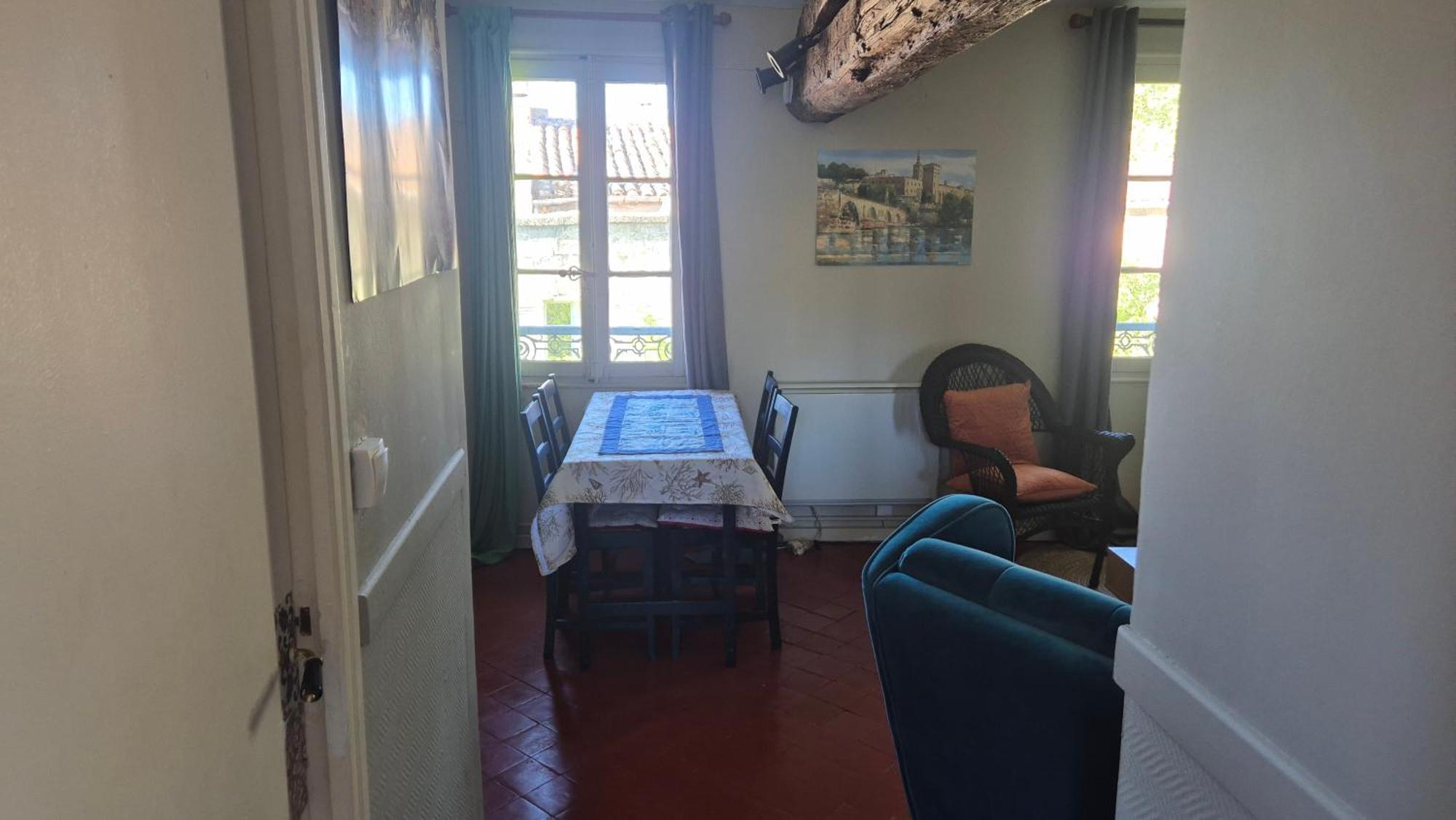 Apartament Un Nid Sur Les Toits Face Au Palais Des Papes Awinion Zewnętrze zdjęcie